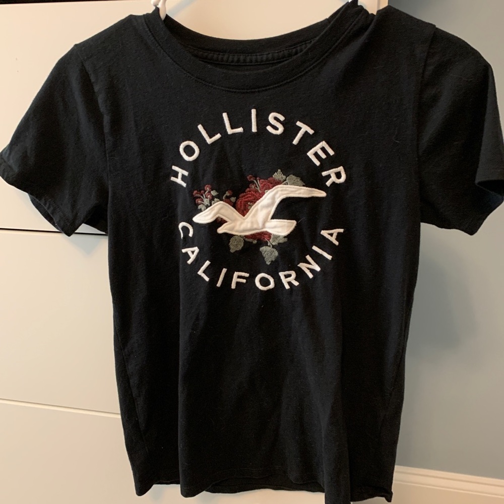 Black graphic Hollister t-shirt